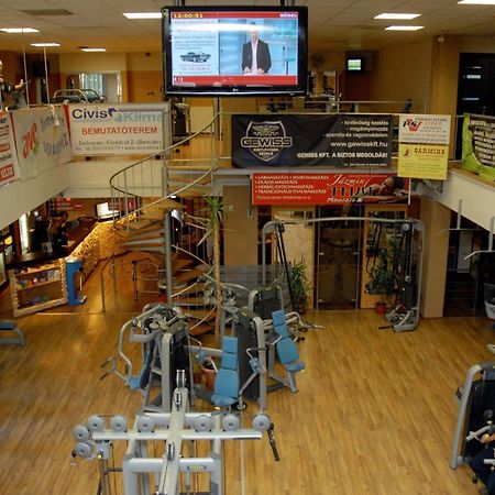 Sport Hotel Debrecen Eksteriør billede