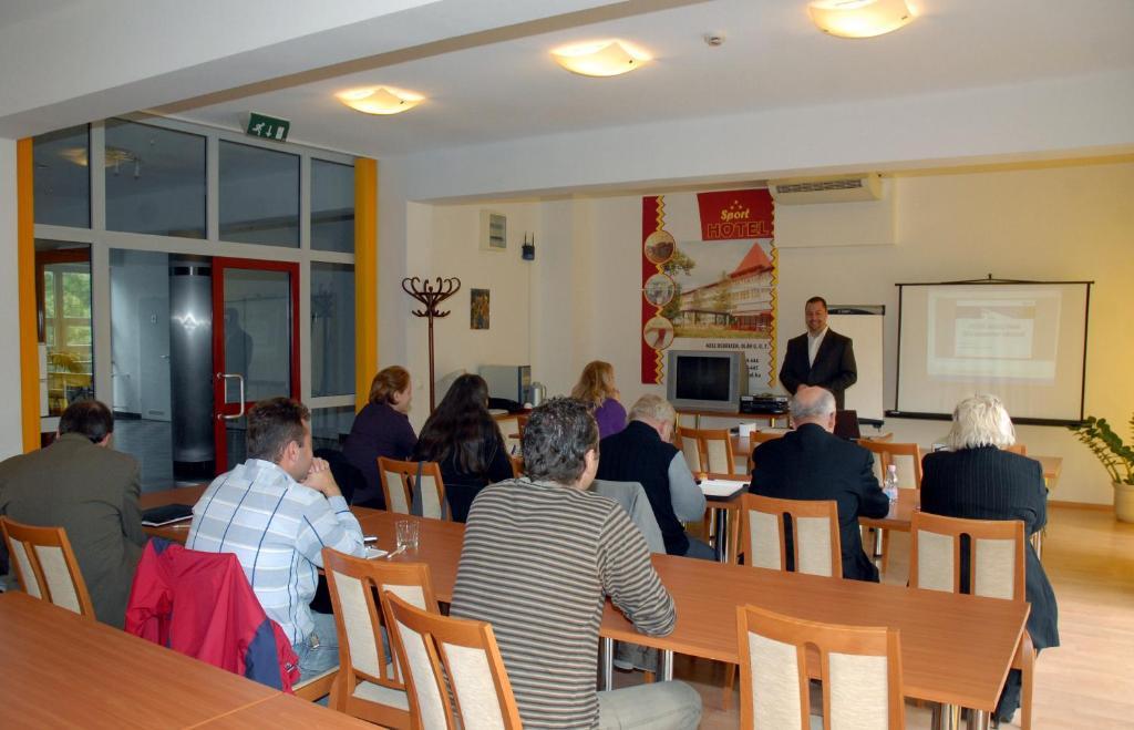 Sport Hotel Debrecen Eksteriør billede