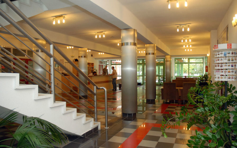 Sport Hotel Debrecen Eksteriør billede