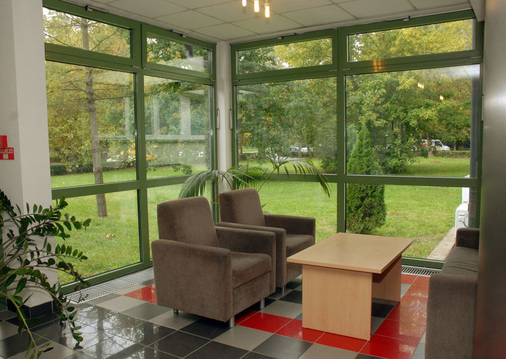 Sport Hotel Debrecen Eksteriør billede
