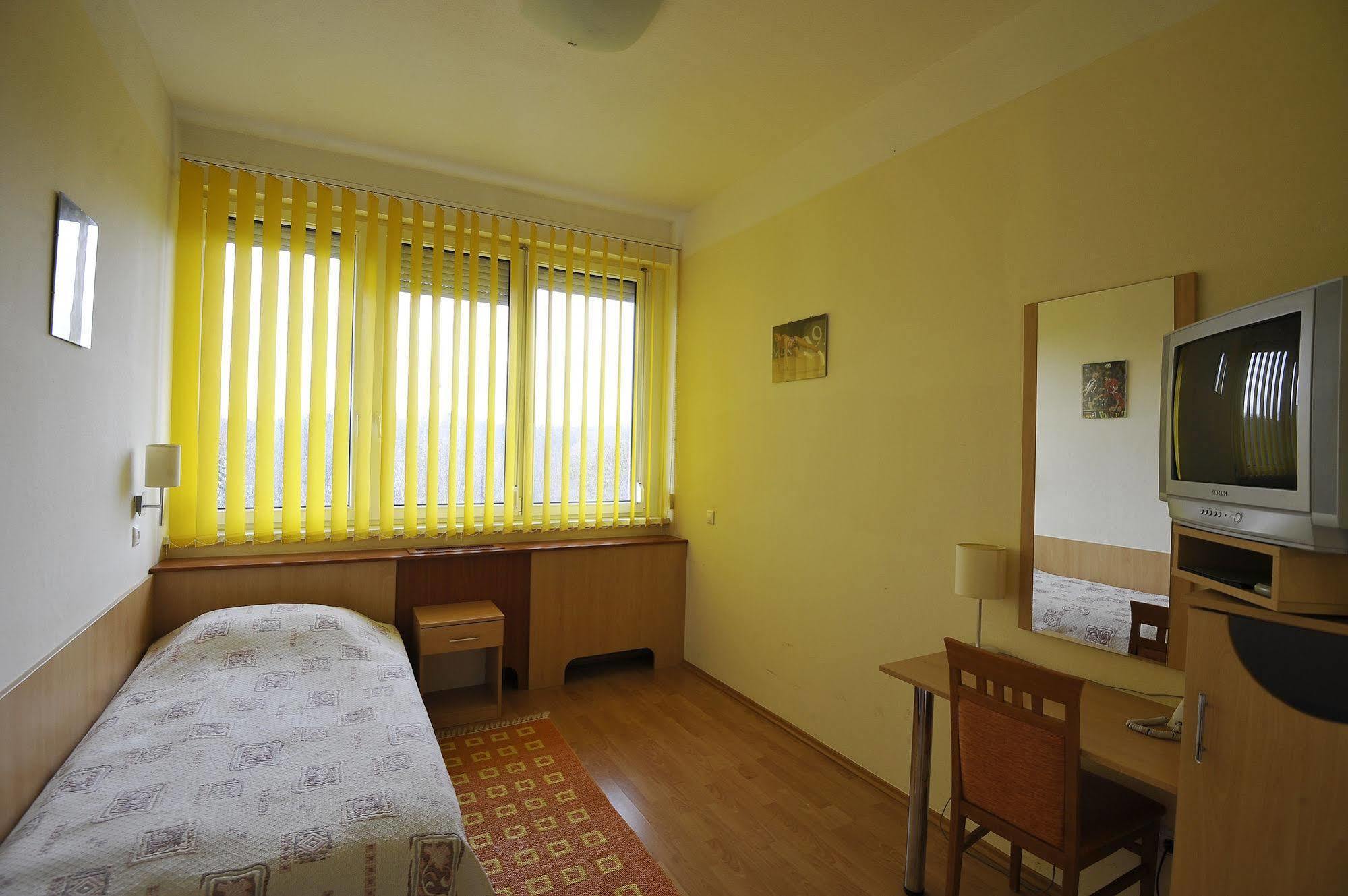 Sport Hotel Debrecen Eksteriør billede